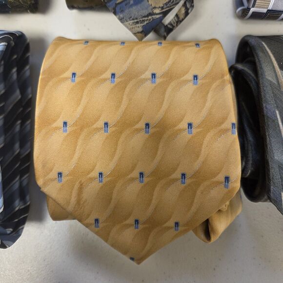 Lot 6 Men's Ties Silk or Polyester Wearable Craft Quilting Multi Colors - Picture 6 of 16